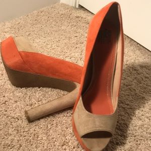 Free Press, platform heels; shell/peach; nubuck